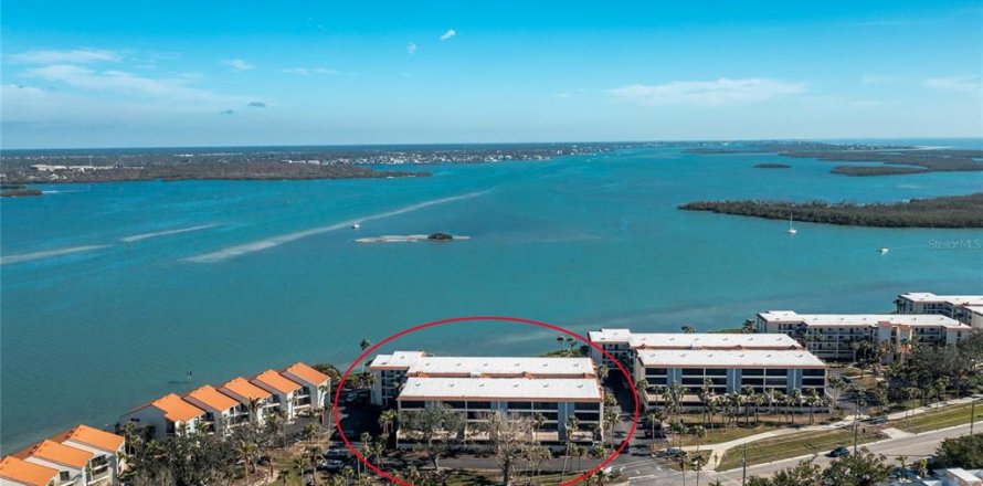 Condo in Englewood, Florida, 2 bedrooms  № 2390933