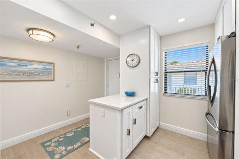 Condo in Englewood, Florida, 2 bedrooms  № 2390933 - photo 5