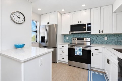 Condo in Englewood, Florida, 2 bedrooms  № 2390933 - photo 4