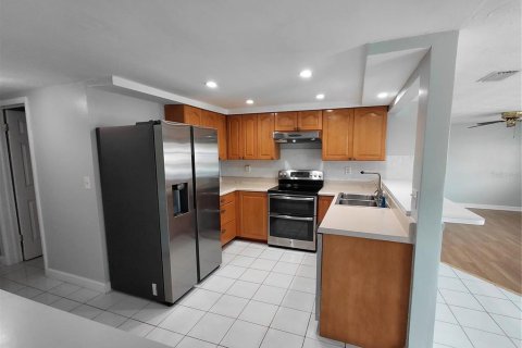 House in Holiday, Florida 2 bedrooms, 154.59 sq.m. № 2216030 - photo 19