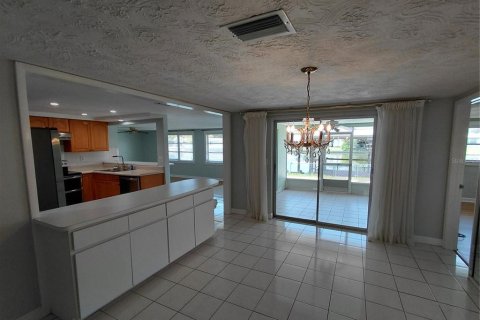 House in Holiday, Florida 2 bedrooms, 154.59 sq.m. № 2216030 - photo 24