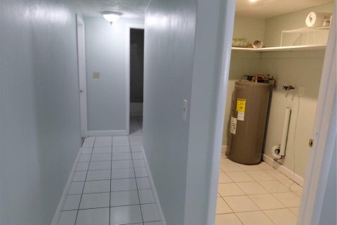 House in Holiday, Florida 2 bedrooms, 154.59 sq.m. № 2216030 - photo 13