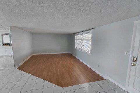 House in Holiday, Florida 2 bedrooms, 154.59 sq.m. № 2216030 - photo 3