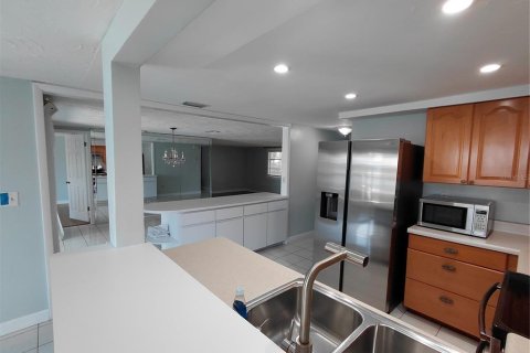 House in Holiday, Florida 2 bedrooms, 154.59 sq.m. № 2216030 - photo 21