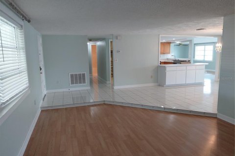 House in Holiday, Florida 2 bedrooms, 154.59 sq.m. № 2216030 - photo 7