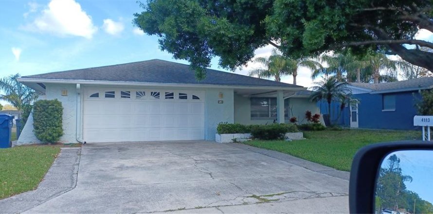 House in Holiday, Florida 2 bedrooms, 154.59 sq.m. № 2216030