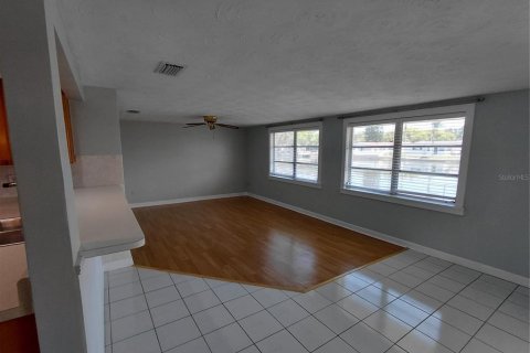 House in Holiday, Florida 2 bedrooms, 154.59 sq.m. № 2216030 - photo 25