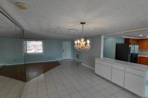 House in Holiday, Florida 2 bedrooms, 154.59 sq.m. № 2216030 - photo 4