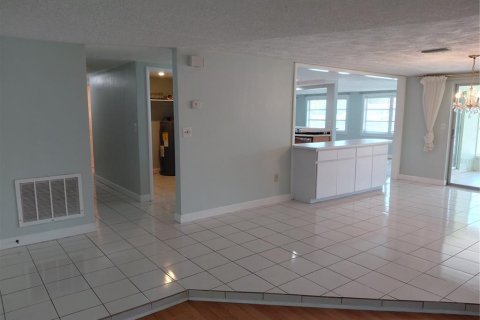 House in Holiday, Florida 2 bedrooms, 154.59 sq.m. № 2216030 - photo 8