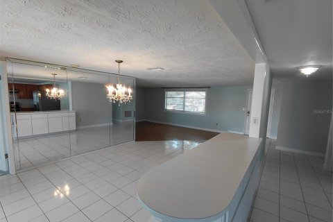 House in Holiday, Florida 2 bedrooms, 154.59 sq.m. № 2216030 - photo 9