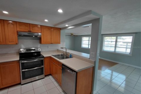 House in Holiday, Florida 2 bedrooms, 154.59 sq.m. № 2216030 - photo 20