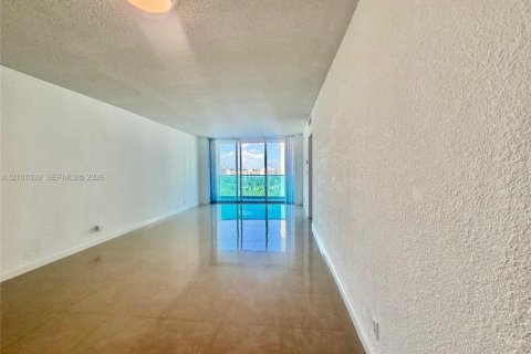 Condo in Hollywood, Florida, 1 bedroom  № 2401217 - photo 7