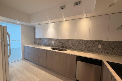 Condo in Hollywood, Florida, 1 bedroom  № 2401217 - photo 15