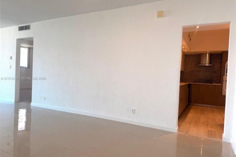 Condo in Hollywood, Florida, 1 bedroom  № 2401217 - photo 8