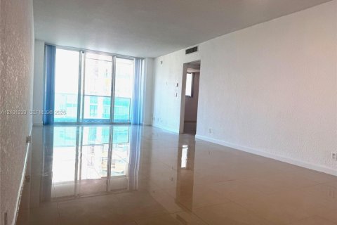 Condo in Hollywood, Florida, 1 bedroom  № 2401217 - photo 6