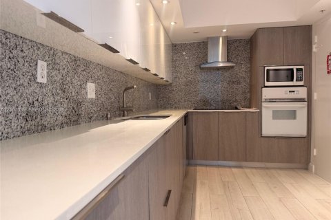 Condo in Hollywood, Florida, 1 bedroom  № 2401217 - photo 12