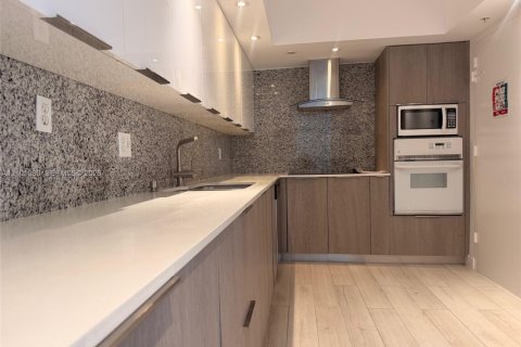 Condo in Hollywood, Florida, 1 bedroom  № 2401217 - photo 10
