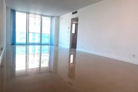 Condo in Hollywood, Florida, 1 bedroom  № 2401217 - photo 5