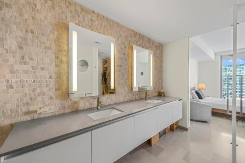 Condo in Miami, Florida, 2 bedrooms  № 1998038 - photo 20