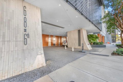 Condo in Miami, Florida, 2 bedrooms  № 1998038 - photo 4