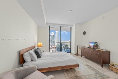 Condo in Miami, Florida, 2 bedrooms  № 1998038 - photo 17