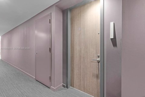 Condo in Miami, Florida, 2 bedrooms  № 1998038 - photo 5