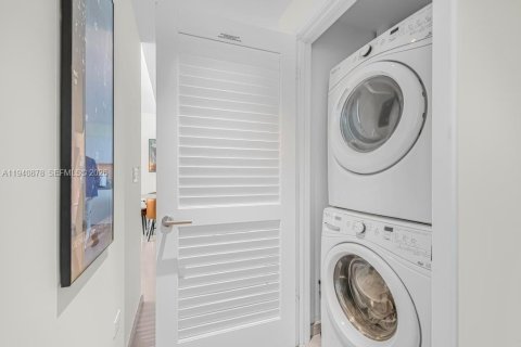 Condo in Miami, Florida, 2 bedrooms  № 1998038 - photo 25