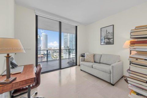 Condo in Miami, Florida, 2 bedrooms  № 1998038 - photo 23