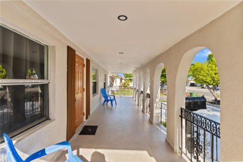 House in Hialeah, Florida 2 bedrooms, 185.8 sq.m. № 2281838 - photo 3