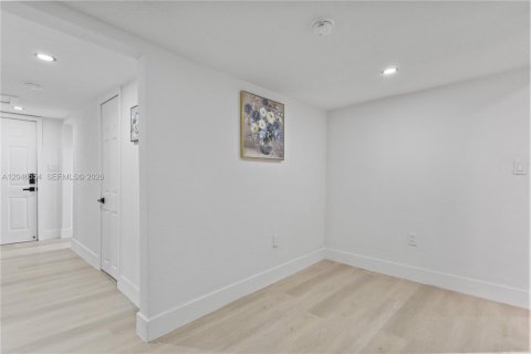 House in Hialeah, Florida 2 bedrooms, 185.8 sq.m. № 2281838 - photo 20