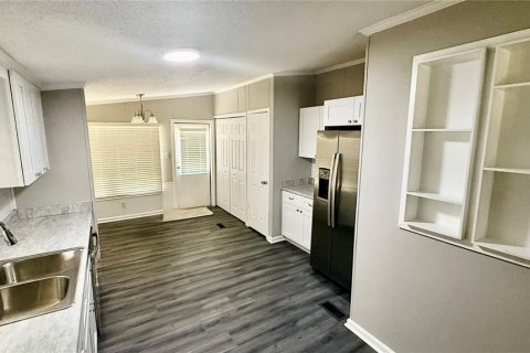 Apartment in Trenton, Florida 3 bedrooms, 125.6 sq.m. № 2225219 - photo 6