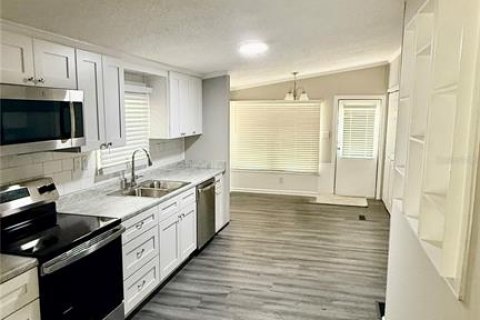 Apartment in Trenton, Florida 3 bedrooms, 125.6 sq.m. № 2225219 - photo 4