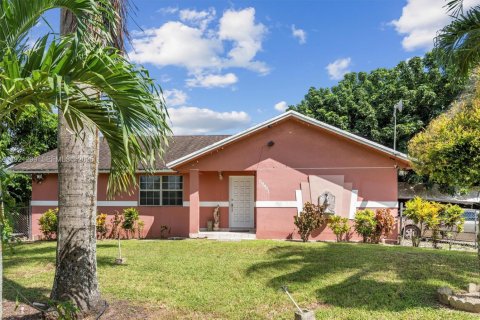 Casa en venta en Homestead, Florida, 4 dormitorios, 186.73 m2 № 2088705 - foto 1