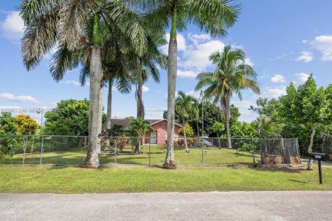 Casa en venta en Homestead, Florida, 4 dormitorios, 186.73 m2 № 2088705 - foto 2