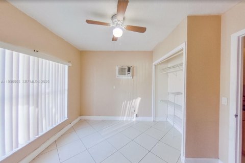 Commercial property in Cutler Bay, Florida 1 bedroom, 25.18 sq.m. № 1994457 - photo 12