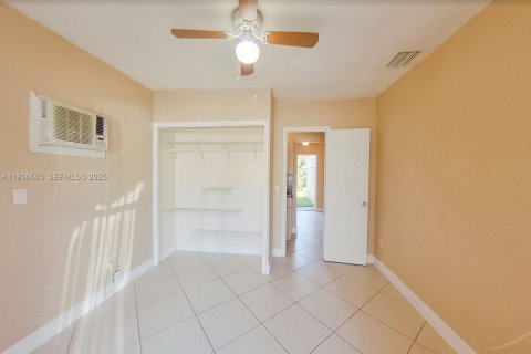 Commercial property in Cutler Bay, Florida 1 bedroom, 25.18 sq.m. № 1994457 - photo 2