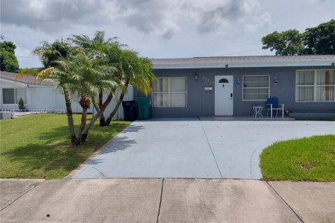 Commercial property in Cutler Bay, Florida 1 bedroom, 25.18 sq.m. № 1994457 - photo 13