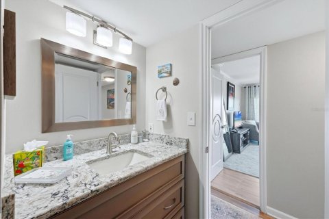 Condo in Sarasota, Florida, 2 bedrooms  № 2430747 - photo 29