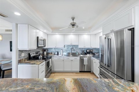 Condo in Sarasota, Florida, 2 bedrooms  № 2430747 - photo 23