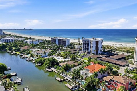 Condo in Sarasota, Florida, 2 bedrooms  № 2430747 - photo 2