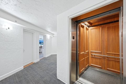 Condo in Sarasota, Florida, 2 bedrooms  № 2430747 - photo 8
