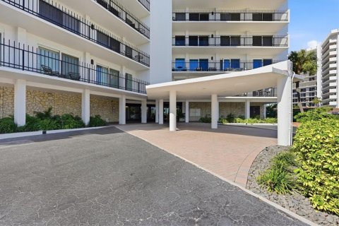 Condo in Sarasota, Florida, 2 bedrooms  № 2430747 - photo 7