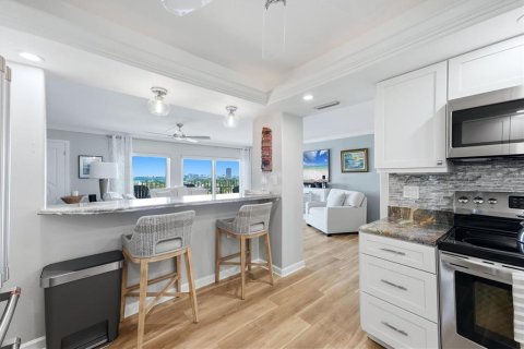 Condo in Sarasota, Florida, 2 bedrooms  № 2430747 - photo 22