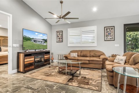House in Jupiter, Florida 5 bedrooms, 256.97 sq.m. № 1794420 - photo 13