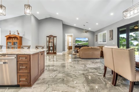 House in Jupiter, Florida 5 bedrooms, 256.97 sq.m. № 1794420 - photo 9