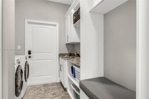 House in Jupiter, Florida 5 bedrooms, 256.97 sq.m. № 1794420 - photo 30