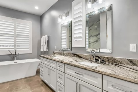 House in Jupiter, Florida 5 bedrooms, 256.97 sq.m. № 1794420 - photo 17