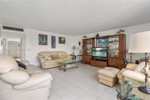 Condominio en venta en Aventura, Florida, 2 dormitorios, 108.7 m2 № 1698609 - foto 4