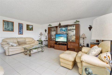 Condominio en venta en Aventura, Florida, 2 dormitorios, 108.7 m2 № 1698609 - foto 3