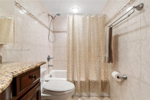 Condominio en venta en Aventura, Florida, 2 dormitorios, 108.7 m2 № 1698609 - foto 28